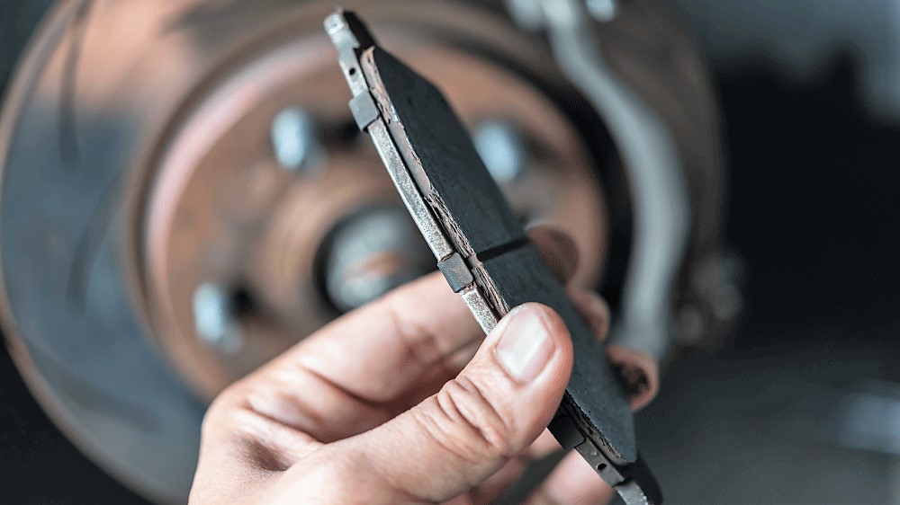 Material das pastilhas de freio?